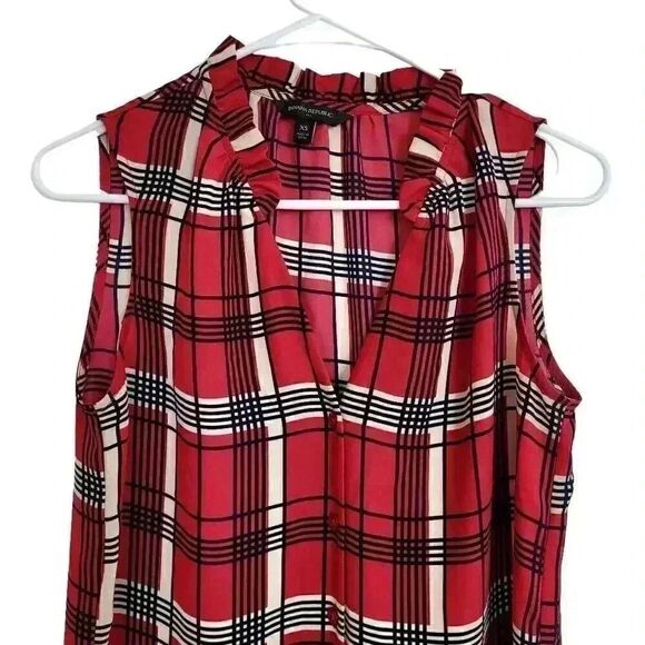 Banana Republic Women's Red, Black & Ivory Poly Plaid Button Down Sleeveless Top - Picture 2 of 8